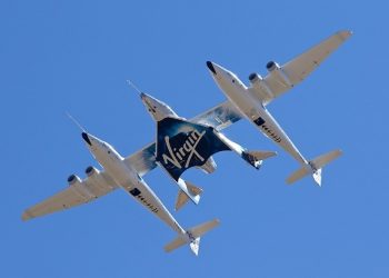 Vé du lịch vũ trụ trị giá 450.000 USD của Virgin Galactic sắp mở bán, cổ phiếu tăng vọt