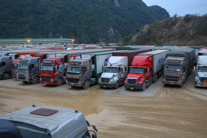 Cửa khẩu Lạng Sơn lại ùn ứ hơn 1.800 xe hàng