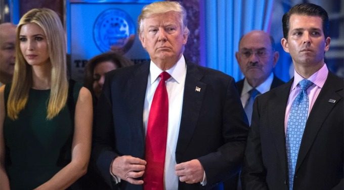 Cha con ông Donald Trump phải trả lời chất vấn trong 21 ngày