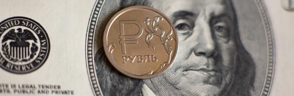Đồng Rúp Nga rớt giá "không phanh" 30% so với USD khi Nga nhận lệnh trừng phạt vì tấn công Ukraine