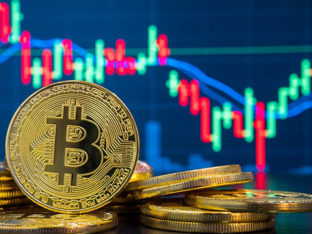 Hoảng loạn vì giá bitcoin tụt mạnh xuống 36.600 USD