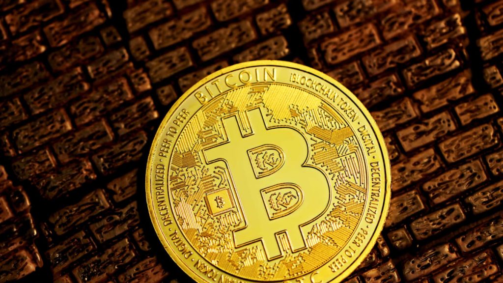 Giá Bitcoin cán mốc 41.000 USD sau 2 tuần chạm đáy