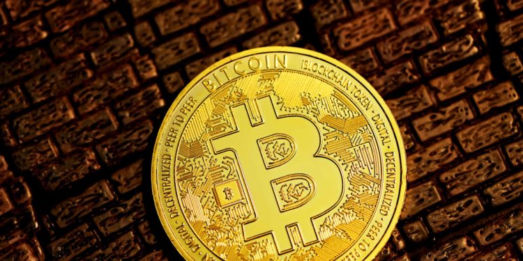 Giá Bitcoin cán mốc 41.000 USD sau 2 tuần chạm đáy