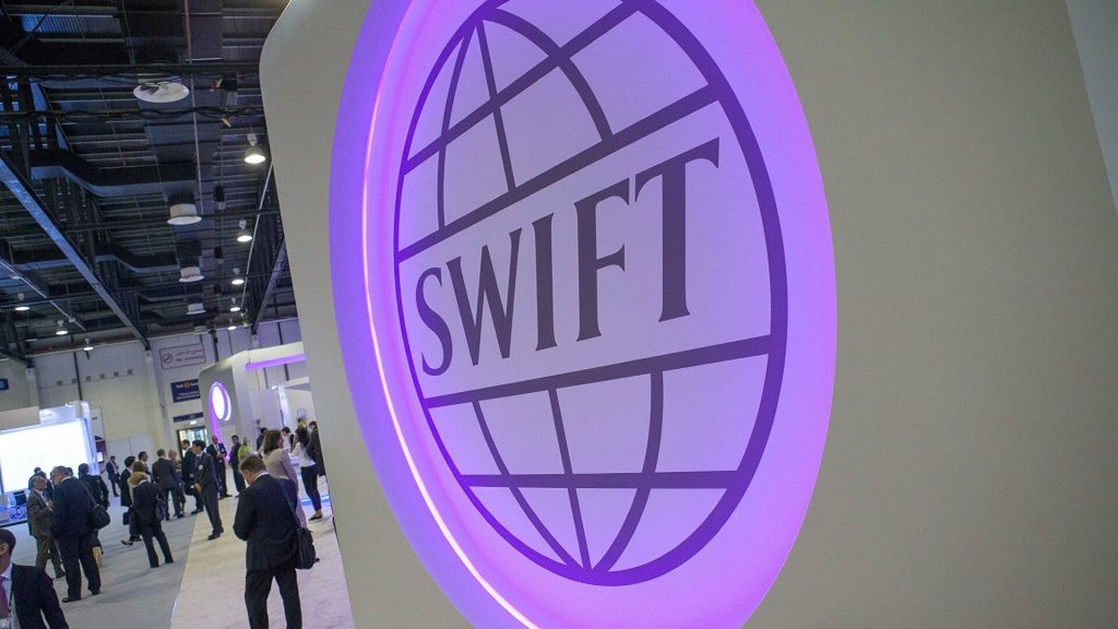 Nga bị loại khỏi hệ thống thanh toán toàn cầu SWIFT