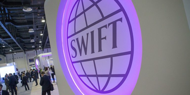 Nga bị loại khỏi hệ thống thanh toán toàn cầu SWIFT