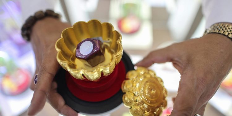 TP HCM: Hũ vàng tiền tỷ đã có khách đặt mua ngày vía Thần tài