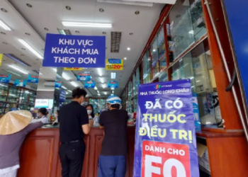 Thuốc điều trị Covid-19 Molnupiravir đã chính thức lên kệ tại các nhà thuốc Long Châu với giá 12.500 đồng/viên.