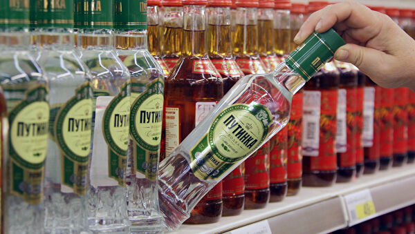 Một số cửa hàng ở Mỹ, Canada dừng bán rượu Vodka Nga