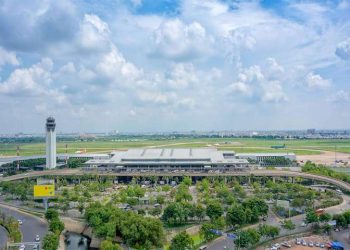 Một đường băng sân bay Tân Sơn Nhất tạm đóng cửa từ 21/2