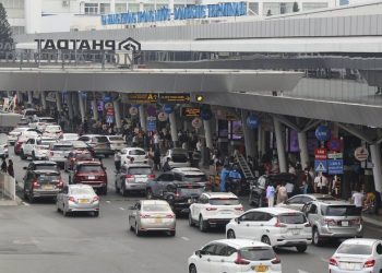 Sân bay Tân Sơn Nhất đón lượng khách khủng, giá taxi tăng gấp 2
