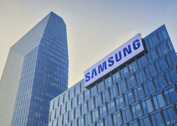 Ứng dụng lỗi, giá cổ phiếu giảm, Samsung tăng tốc vào Metaverse