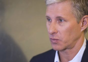 Chris Larsen của Ripple và chiến dịch Greenpeace bắt đầu để khiến các nhà cung cấp bitcoin từ bỏ PoW