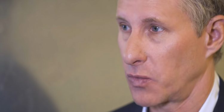 Chris Larsen của Ripple và chiến dịch Greenpeace bắt đầu để khiến các nhà cung cấp bitcoin từ bỏ PoW