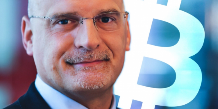 Mike McGlone của Bloomberg: Bitcoin cho thấy “Sức mạnh khác biệt” so với Nasdaq