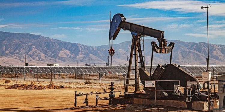 ViMoney: Các chính phủ đang đề xuất "windfall tax" đối với các công ty năng lượng