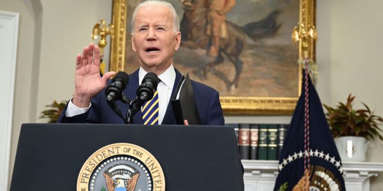 ViMoney: Mỹ cấm nhập khẩu dầu từ Nga, Anh ngừng nhập từ cuối năm 2022