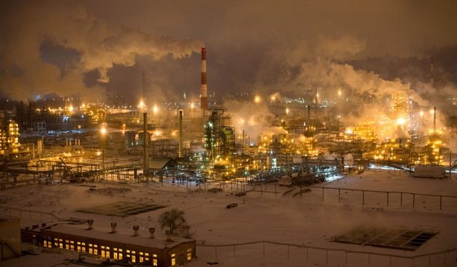 ViMoney: Vì sao Mỹ vẫn phải nhập khẩu dầu từ Nga?