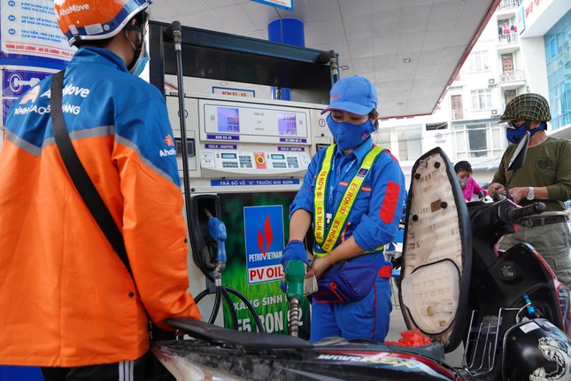 Phó thủ tướng yêu cầu cần điều chỉnh giá xăng dầu bám sát thị trường thế giới