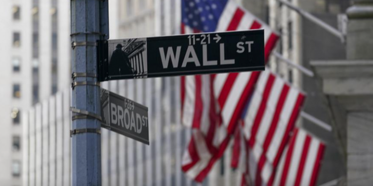 Giá dầu giảm mạnh, thị trường chứng khoán thăng hoa