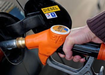 Giá dầu hạ nhiệt giữa chiến sự leo thang