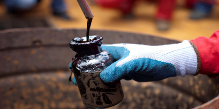 Khủng hoảng năng lượng, dầu khí lập đỉnh thách thức nhà cầm quyền