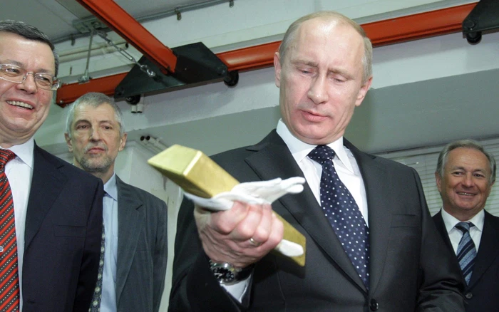 Núi vàng 130 tỷ USD của Nga tiếp tục dính lệnh trừng phạt của Anh