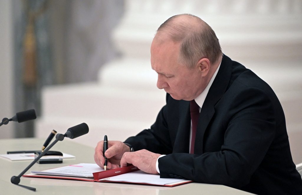Tổng thống Vladimir Putin ký đạo luật tạo điều kiện cho phép ngân hàng bán vàng cho dân
