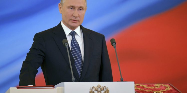 Tổng thống Vladimir Putin ký đạo luật tạo điều kiện cho phép ngân hàng bán vàng cho dân