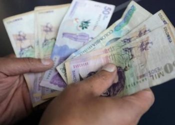 Bất ổn chính trị “thổi” phố Wall đến thị trường mới nổi giàu hàng hóa