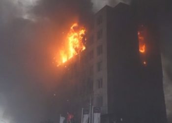 Chứng khoán thế giới “nhảy múa” khi nhà máy điện hạt nhân lớn nhất châu Âu tại Ukraine bốc cháy