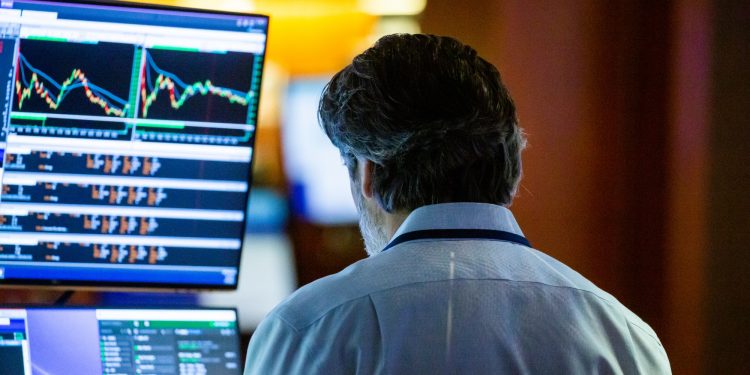 Cổ phiếu vốn hóa lớn của Mỹ trở thành “mật ngọt” hút nhà đầu tư khi rủi ro toàn cầu gia tăng