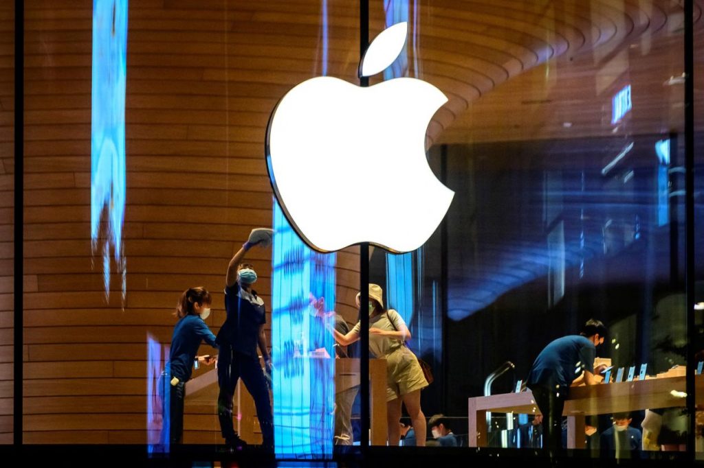Cựu nhân viên Apple bị tố lừa đảo hơn 10 triệu USD từ chính Nhà Táo