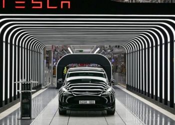 Kế hoạch chia tách “thổi lửa” cho bong bóng cổ phiếu của Tesla