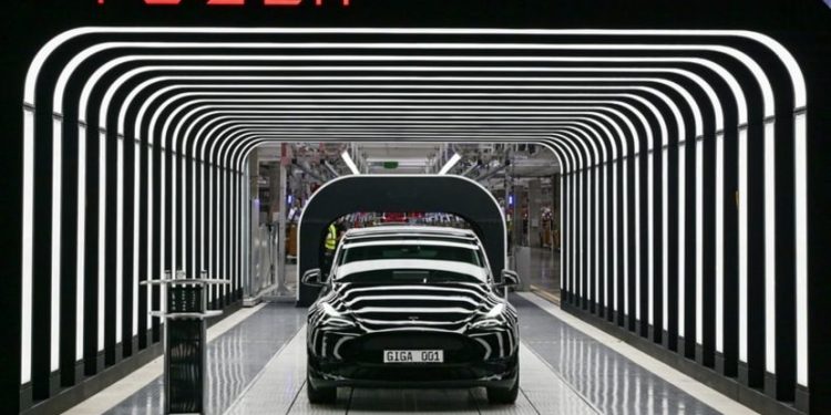 Kế hoạch chia tách “thổi lửa” cho bong bóng cổ phiếu của Tesla