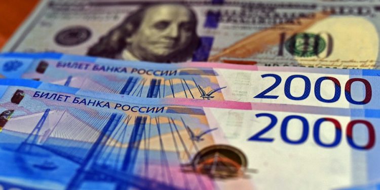 Lệnh trừng phạt từ phương Tây làm đóng băng 300 tỷ USD dự trữ của Nga