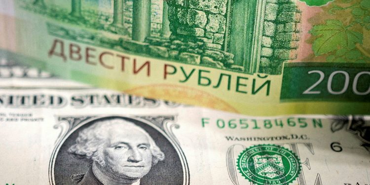 Nga tạm thời tránh vụ vỡ nợ có chủ quyền đầu tiên kể từ 1998 khi trả nợ đúng hạn bằng đồng đô la