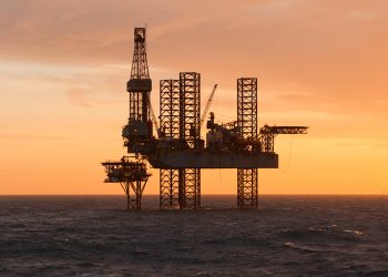 Trò chơi lật mặt? Nhà Trắng ‘lặng lẽ’ kêu gọi các công ty dầu mỏ Mỹ tăng sản lượng