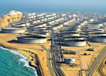 Gã khổng lồ hưởng lợi! Saudi Aramco thu lợi nhuận khủng năm 2021 do giá dầu tăng cao