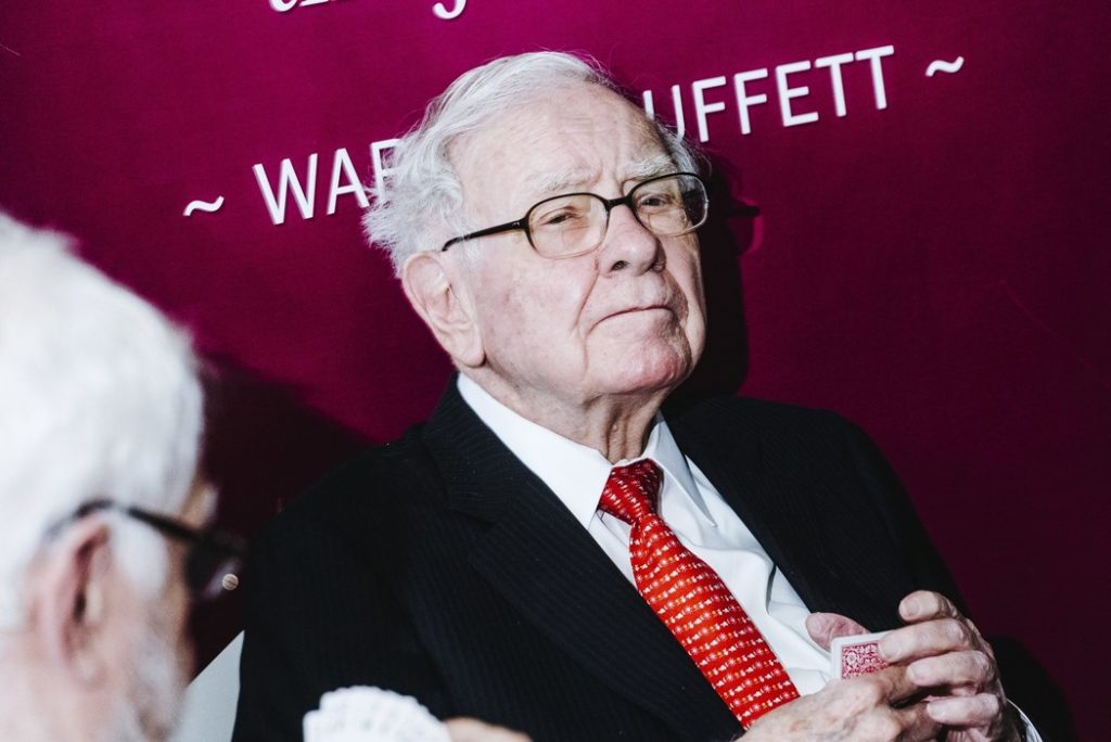 Warren Buffett rót 5 tỷ USD vào cổ phiếu dầu khí