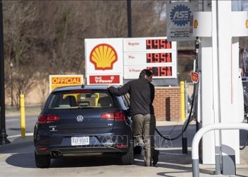 ViMoney: Giá xăng tăng, siêu thị hết hàng, biểu tình: Cái giá phương Tây phải trả khi trừng phạt Nga