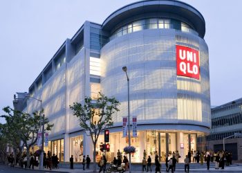 Fast Retailing - công ty mẹ của Uniqlo cam kết ở lại Nga