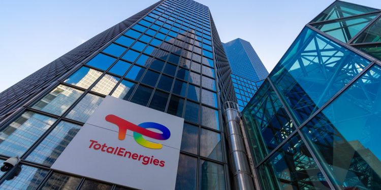 TotalEnergies - ông lớn năng lượng Pháp ngừng mua dầu của Nga vào cuối năm 2022