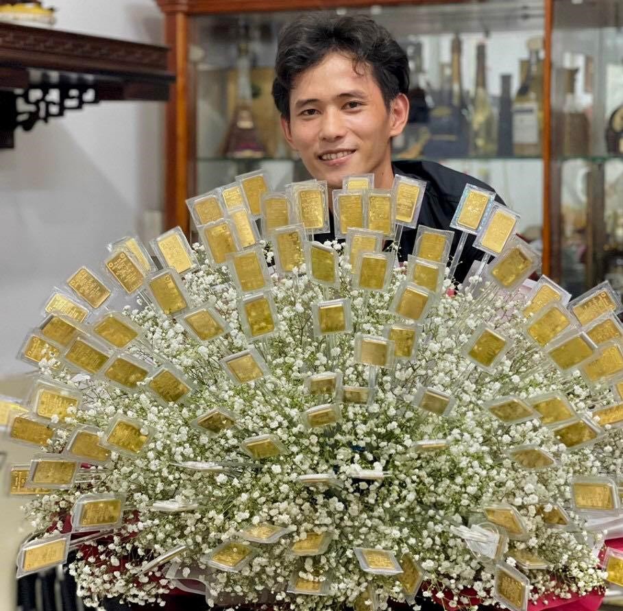 vimoney: Bó hoa 100 cây vàng tặng vợ ngày 8/3 khiến cộng đồng mạng sôi sục