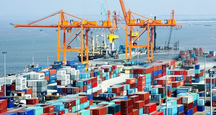 Cán cân thương mại là gì? Yếu tố ảnh hưởng đến cán cân thương mại