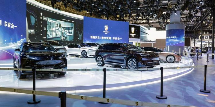 Chứng khoán châu Á - Thái Bình Dương biến động, cổ phiếu đơn vị xe điện của Evergrande "bay màu" hơn 10%