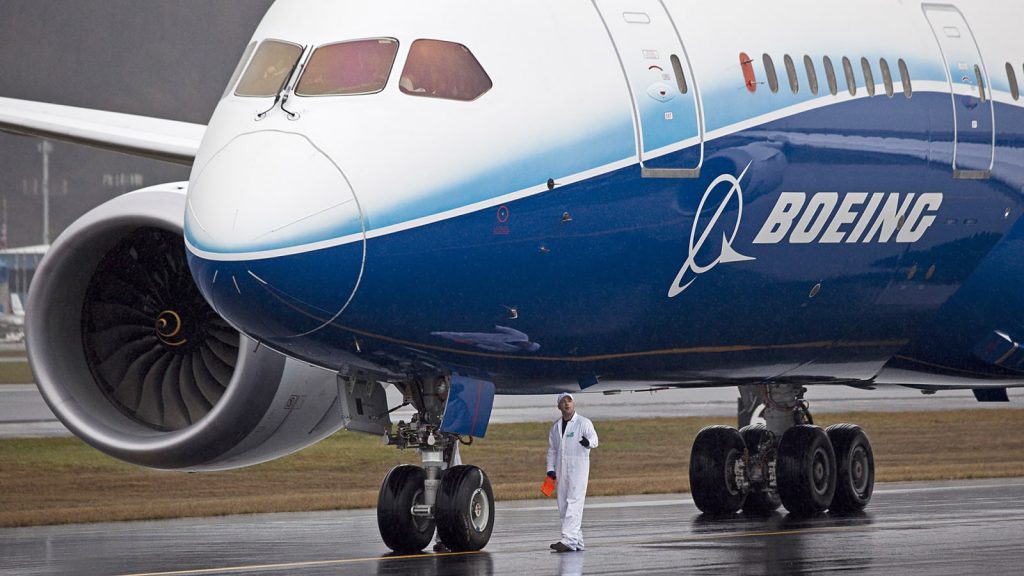 Rơi máy bay 132 người ở Trung Quốc: Cổ phiếu Boeing giảm mạnh