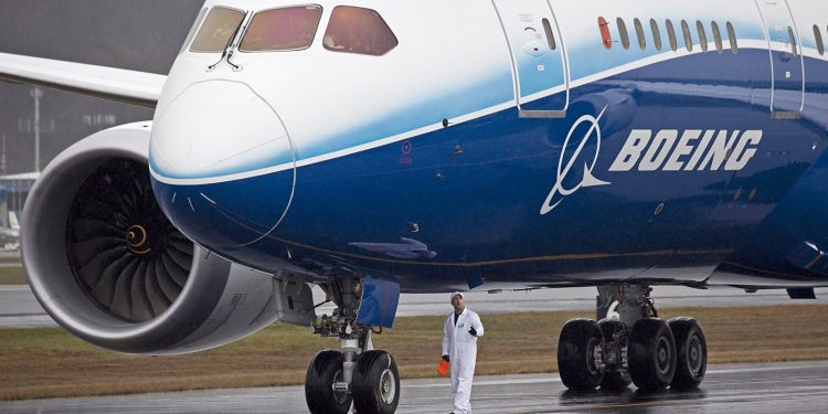 Rơi máy bay 132 người ở Trung Quốc: Cổ phiếu Boeing giảm mạnh