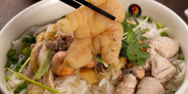 Quán phở Đà Nẵng lên tiếng về tô phở suýt 300 nghìn/bát