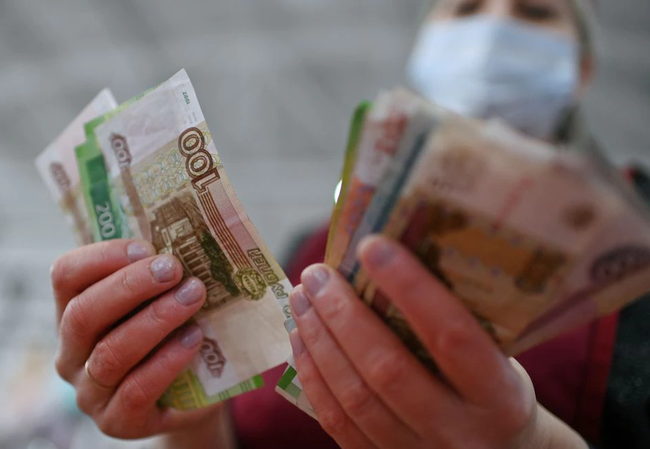 Giá đồng Ruble tiếp tục chạm đáy