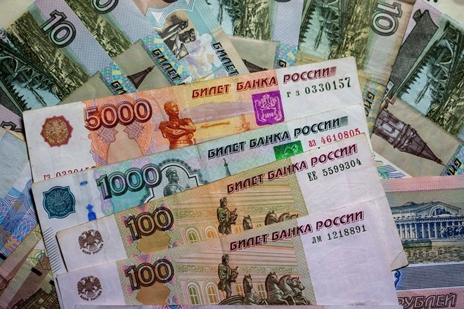 vimoney: Giá đồng Ruble tiếp tục chạm đáy